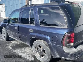 2007 Chevrolet TrailBlazer LS with VIN 1GNDT13S072187063, listed as a IAAI auction lot 41809118 with 122,816 mi miles. Bid and sale history available at carsss.com. Image 3.