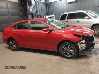 2022 Kia Forte LXS z VIN 3KPF24AD7NE497091, wystawiony jako IAAI lot #41894884 z przebiegiem 36 451 mil mil oraz . Historia ofert i sprzedaży dostępna na DreamBid. Obrazek 14.