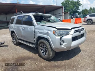 2020 Toyota 4Runner SR5 with VIN JTEBU5JR6L5807164, listed as a IAAI auction lot 42687254 with 127,825 mi miles and . Bid and sale history available at DreamBid. Image 1.