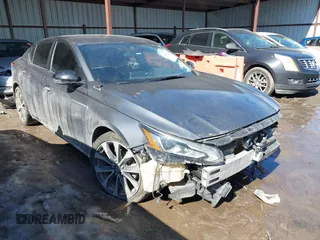 2021 Nissan Altima 2.5 SR with VIN 1N4BL4CV3MN348341, listed as a IAAI auction lot 41652294 with 115,805 mi miles. Bid and sale history available at carsss.com. Image 1.