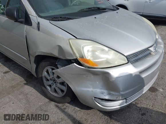 2004 Toyota Sienna CE with VIN 5TDZA23C04S032956, listed as a IAAI auction lot 42121153 with 218,908 mi miles. Bid and sale history available at carsss.com. Image 13.