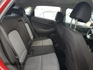 2021 Hyundai Kona SE z VIN KM8K1CAA4MU644545, wystawiony jako Copart lot #56588105 z przebiegiem 86 172 mil mil oraz Szkody całkowita. Historia ofert i sprzedaży dostępna na DreamBid. Obrazek 10.