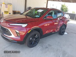 2024 Buick Encore GX Sport Touring с VIN KL4AMESL2RB195527, выставлен на аукционе IAAI как лот 42733359 с пробегом 24 708 миль миль и . История ставок и продаж доступна на DreamBid. Изображение 2.
