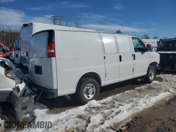 2022 Chevrolet Express Cargo z VIN 1GCWGAF72N1259915, wystawiony jako Copart lot #82166044 z przebiegiem Nie podano mil oraz Szkoda całkowita • Salvage title. Historia ofert i sprzedaży dostępna na DreamBid. Obrazek 3.