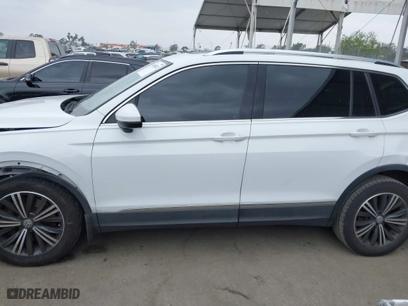 2018 Volkswagen Tiguan SEL with VIN 3VV3B7AX9JM090342, listed as a IAAI auction lot 41895823 with 98,400 mi miles. Bid and sale history available at carsss.com. Image 14.