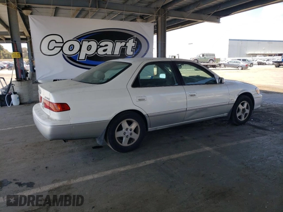 2001 Toyota Camry CE z VIN JT2BG22K010543907, wystawiony jako Copart lot #60874815 z przebiegiem 313 008 mil mil oraz Czysty tytuł • Clean title. Historia ofert i sprzedaży dostępna na DreamBid. Obrazek 3.