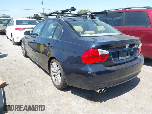 2006 BMW 3 Series 325i z VIN WBAVB17516NK41341, wystawiony jako IAAI lot #42412466 z przebiegiem 237 804 mil mil oraz . Historia ofert i sprzedaży dostępna na DreamBid. Obrazek 3.