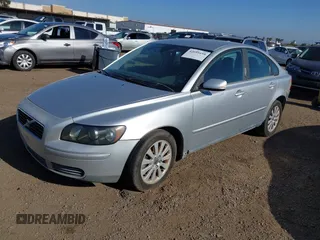 2005 Volvo S40 with VIN YV1MS390X52115002, listed as a IAAI auction lot 42095698 with 261,592 mi miles. Bid and sale history available at carsss.com. Image 2.