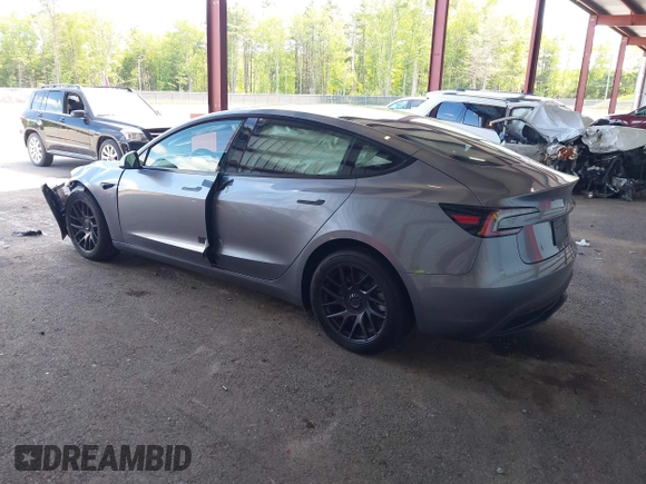 2025 Tesla Model 3 Long Range with VIN 5YJ3E1EB4SF943771, listed as a IAAI auction lot 42330181 with 3,533 mi miles and . Bid and sale history available at DreamBid. Image 3.