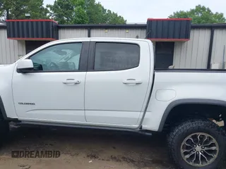 2019 Chevrolet Colorado 4WD ZR2 z VIN 1GCPTEE13K1166594, wystawiony jako IAAI lot #42374128 z przebiegiem 127 889 mil mil oraz . Historia ofert i sprzedaży dostępna na DreamBid. Obrazek 14.