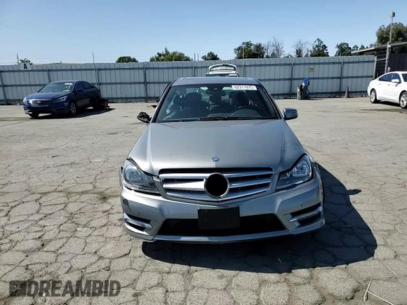 2012 Mercedes-Benz C 250 Sport z VIN WDDGF4HB1CA651815, wystawiony jako Copart lot #62311975 z przebiegiem 80 577 mil mil oraz Szkoda całkowita • Salvage title. Historia ofert i sprzedaży dostępna na DreamBid. Obrazek 13.