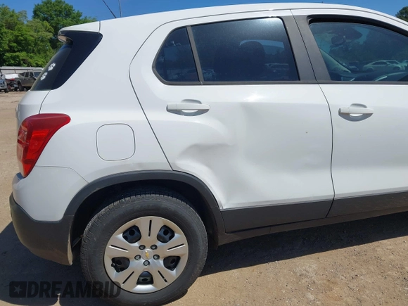 2015 Chevrolet Trax LS with VIN KL7CJKSB2FB191807, listed as a IAAI auction lot 42012852 with 89,214 mi miles. Bid and sale history available at carsss.com. Image 6.