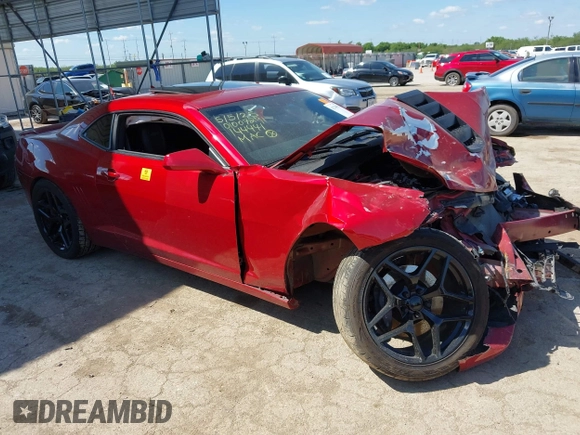 2015 Chevrolet Camaro SS z VIN 2G1FJ1EW0F9144441, wystawiony jako IAAI lot #42230511 z przebiegiem 26 615 mil mil oraz . Historia ofert i sprzedaży dostępna na DreamBid. Obrazek 1.