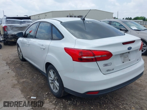 2018 Ford Focus SE z VIN 1FADP3F22JL292697, wystawiony jako IAAI lot #42094271 z przebiegiem 43 614 mil mil oraz . Historia ofert i sprzedaży dostępna na DreamBid. Obrazek 3.