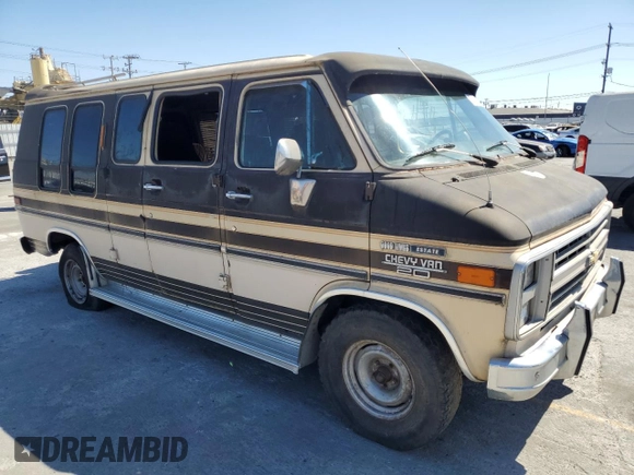 1985 Chevrolet Chevy Van z VIN 1GBEG25HXF7160399, wystawiony jako Copart lot #64115004 z przebiegiem 40 895 mil mil oraz Czysty tytuł • Clean title. Historia ofert i sprzedaży dostępna na DreamBid. Obrazek 4.