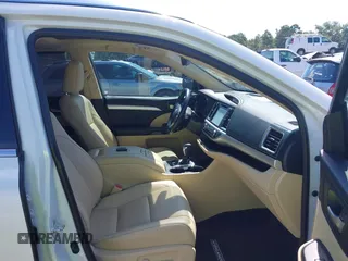 2019 Toyota Highlander SE with VIN 5TDKZRFH7KS551929, listed as a IAAI auction lot 42627458 with 84,117 mi miles and . Bid and sale history available at DreamBid. Image 5.