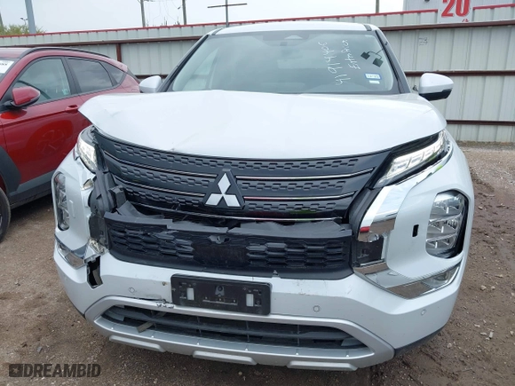 2024 Mitsubishi Outlander SE with VIN JA4J4VA82RZ026614, listed as a IAAI auction lot 41914406 with 27,743 mi miles. Bid and sale history available at carsss.com. Image 6.