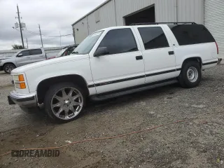 1998 GMC Suburban with VIN 3GKEC16R4WG510014, listed as a Copart auction lot 88412675 with 138,817 mi miles and Salvage Title. Bid and sale history available at DreamBid. Image 1.