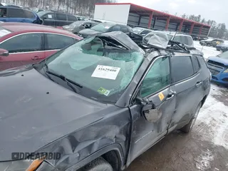 2017 Jeep Compass Latitude with VIN 3C4NJDBB1HT656327, listed as a IAAI auction lot 41629400 with 116,554 mi miles. Bid and sale history available at carsss.com. Image 6.