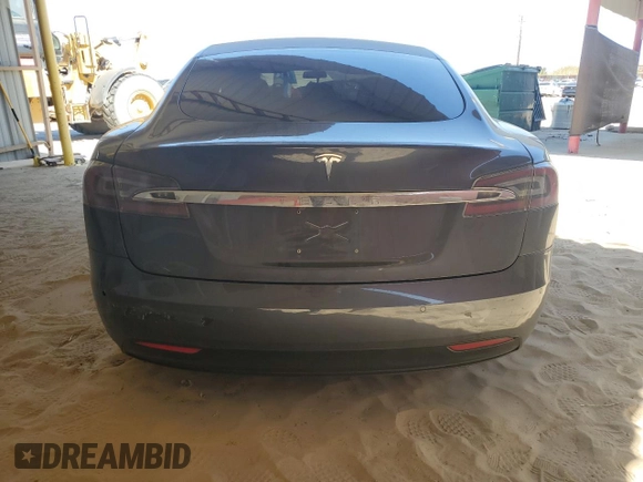 2017 Tesla Model S 60 z VIN 5YJSA1E18HF192715, wystawiony jako Copart lot #56851225 z przebiegiem 103 231 mil mil oraz Szkoda całkowita • Salvage title. Historia ofert i sprzedaży dostępna na DreamBid. Obrazek 6.