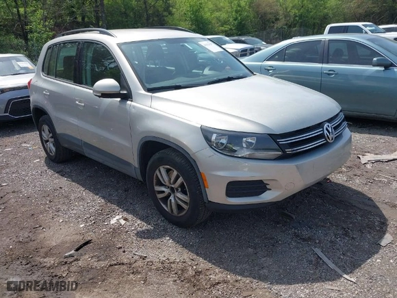 2015 Volkswagen Tiguan S with VIN WVGAV7AX6FW520750, listed as a IAAI auction lot 41923587 with 101,415 mi miles. Bid and sale history available at carsss.com. Image 1.