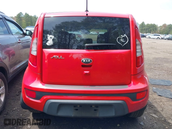 2013 Kia Soul + z VIN KNDJT2A63D7610143, wystawiony jako IAAI lot #42124581 z przebiegiem 104 155 mil mil oraz . Historia ofert i sprzedaży dostępna na DreamBid. Obrazek 16.
