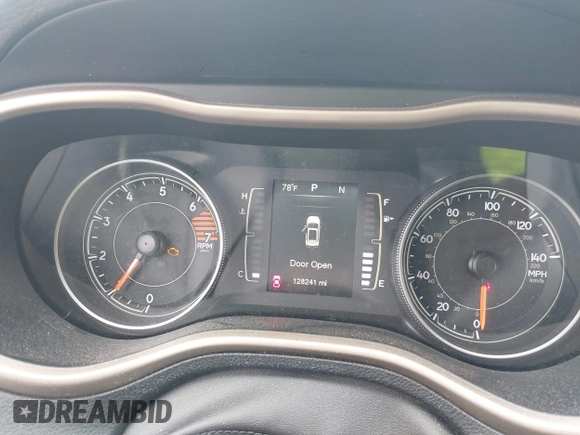 2016 Jeep Cherokee Latitude z VIN 1C4PJMCB9GW169893, wystawiony jako IAAI lot #42707976 z przebiegiem 128 241 mil mil oraz . Historia ofert i sprzedaży dostępna na DreamBid. Obrazek 7.
