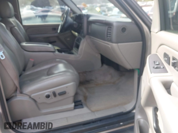2006 Chevrolet Tahoe LT with VIN 1GNEC13Z36R106760, listed as a IAAI auction lot 41792079 with 230,930 mi miles. Bid and sale history available at carsss.com. Image 5.
