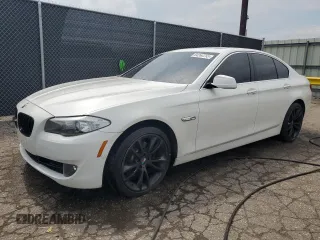 2013 BMW 5 Series 528i xDrive with VIN WBAXH5C5XDD106995, listed as a Copart auction lot 64260265 with 137,655 mi miles and Clean title. Bid and sale history available at DreamBid. Image 1.