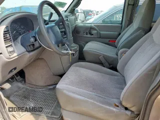 2003 Chevrolet Astro z VIN 1GNEL19X33B102489, wystawiony jako Copart lot #55686585 z przebiegiem 200 050 mil mil oraz Szkody całkowita. Historia ofert i sprzedaży dostępna na DreamBid. Obrazek 7.