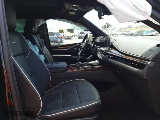 2022 Cadillac Escalade Premium Luxury with VIN 1GYS4BKL1NR333532, listed as a Copart auction lot 56025472 with 2,020 mi miles. Bid and sale history available at carsss.com. Image 5.