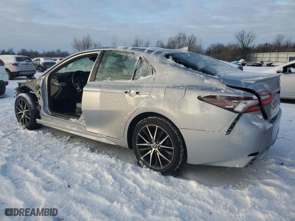 2022 Toyota Camry Hybrid SE with VIN 4T1G31AK7NU586705, listed as a Copart auction lot 83523564 with 56,638 mi miles and Salvage Title. Bid and sale history available at carsss.com. Image 2.
