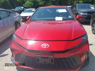 2025 Toyota Camry LE z VIN 4T1DAACK9SU100106, wystawiony jako IAAI lot #42390449 z przebiegiem 8 343 mil mil oraz . Historia ofert i sprzedaży dostępna na DreamBid. Obrazek 12.