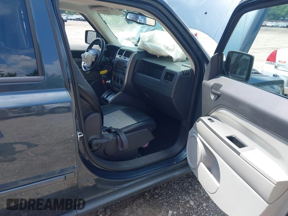 2007 Jeep Patriot Limited with VIN 1J8FT48W37D285614, listed as a IAAI auction lot 42616625 with 113,502 mi miles and . Bid and sale history available at DreamBid. Image 5.