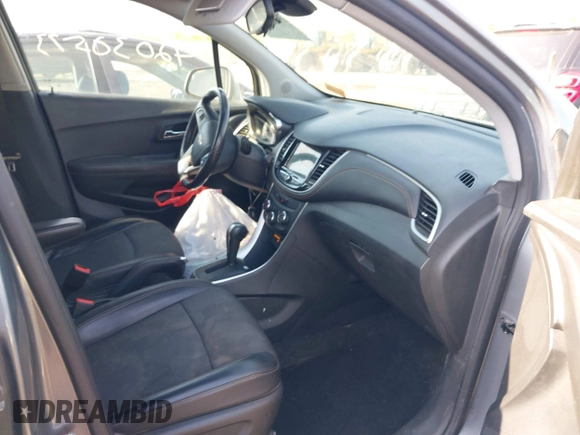 2019 Chevrolet Trax LT with VIN KL7CJPSB9KB810930, listed as a IAAI auction lot 42030573 with 59,259 mi miles. Bid and sale history available at carsss.com. Image 5.