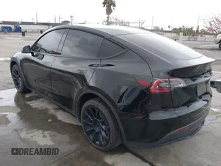 2022 Tesla Model Y Long Range z VIN 7SAYGDEE0NF508958, wystawiony jako IAAI lot #42191819 z przebiegiem 60 880 mil mil oraz . Historia ofert i sprzedaży dostępna na DreamBid. Obrazek 3.