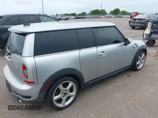 2010 MINI Clubman S z VIN WMWMM3C57ATP94023, wystawiony jako IAAI lot #42365739 z przebiegiem 191 817 mil mil oraz . Historia ofert i sprzedaży dostępna na DreamBid. Obrazek 4.