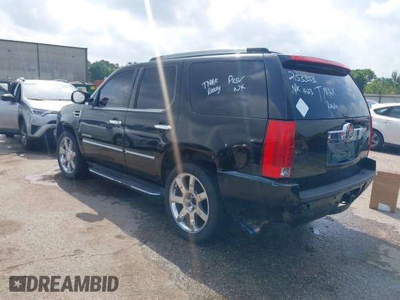 2010 Cadillac Escalade Luxury z VIN 1GYUCBEF1AR253353, wystawiony jako IAAI lot #42121803 z przebiegiem 210 321 mil mil oraz . Historia ofert i sprzedaży dostępna na DreamBid. Obrazek 3.