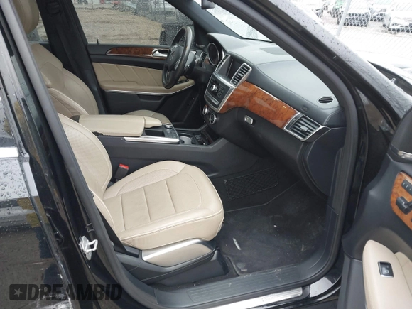 2014 Mercedes-Benz GL-Class GL 550 with VIN 4JGDF7DE1EA274612, listed as a IAAI auction lot 41710174 with 105,094 mi miles. Bid and sale history available at carsss.com. Image 5.