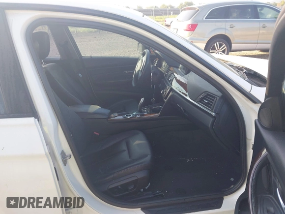 2014 BMW 3 Series 328i xDrive с VIN WBA3B5C51EP542103, выставлен на аукционе IAAI как лот 40113663 с пробегом 160 776 миль миль и . История ставок и продаж доступна на DreamBid. Изображение 5.