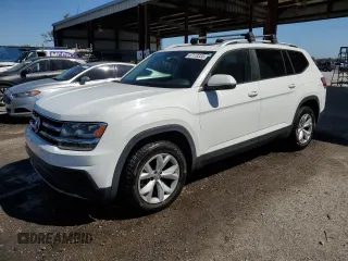 2018 Volkswagen Atlas Launch Edition z VIN 1V2BR2CA2JC500867, wystawiony jako Copart lot #47173335 z przebiegiem 133 584 mil mil oraz Szkoda całkowita • Salvage title. Historia ofert i sprzedaży dostępna na DreamBid. Obrazek 1.