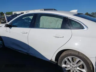 2018 Chevrolet Malibu LT z VIN 1G1ZD5ST1JF215880, wystawiony jako IAAI lot #42025365 z przebiegiem 100 587 mil mil oraz . Historia ofert i sprzedaży dostępna na DreamBid. Obrazek 14.