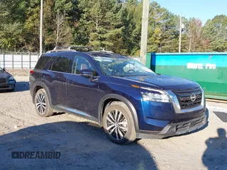 2023 Nissan Pathfinder Platinum с VIN 5N1DR3DJ0PC276212, выставлен на аукционе IAAI как лот 40628193 с пробегом 33 647 миль миль и . История ставок и продаж доступна на DreamBid. Изображение 1.