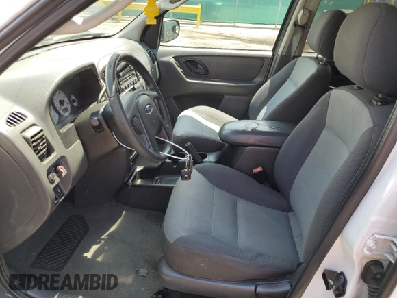 2004 Ford Escape XLS with VIN 1FMCU92114DA15564, listed as a Copart auction lot 59358015 with 186,135 mi miles and Salvage title. Bid and sale history available at DreamBid. Image 7.