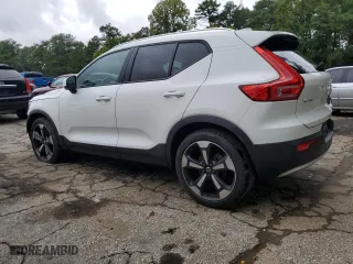 2020 Volvo XC40 Momentum with VIN YV4162UK0L2324064, listed as a Copart auction lot 63430203 with 13,931 mi miles. Bid and sale history available at carsss.com. Image 2.