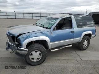1995 GMC Yukon with VIN 1GKEK18K6SJ710419, listed as a Copart auction lot 80778474 with 215,789 mi miles and Salvage Title. Bid and sale history available at carsss.com. Image 1.