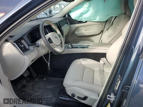 2023 Volvo XC60 Plus Bright Theme with VIN YV4L12RN5P1310991, listed as a Copart auction lot 82180634 with 6,723 mi miles and Salvage Title. Bid and sale history available at carsss.com. Image 7.