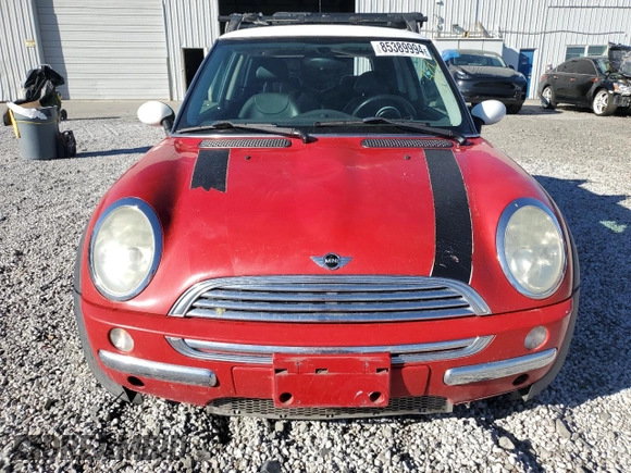 2004 MINI Hardtop with VIN WMWRC33434TC53820, listed as a Copart auction lot 85389994 with 164,452 mi miles and Salvage Title. Bid and sale history available at DreamBid. Image 5.
