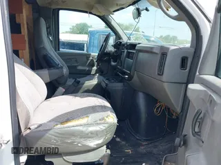 2004 Chevrolet Express Cargo with VIN 1GCGG29V841211032, listed as a IAAI auction lot 42377202 with 281,446 mi miles and . Bid and sale history available at DreamBid. Image 5.