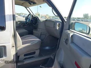 2005 GMC Safari with VIN 1GKDM19X45B509231, listed as a IAAI auction lot 41612225 with 156,318 mi miles. Bid and sale history available at carsss.com. Image 5.